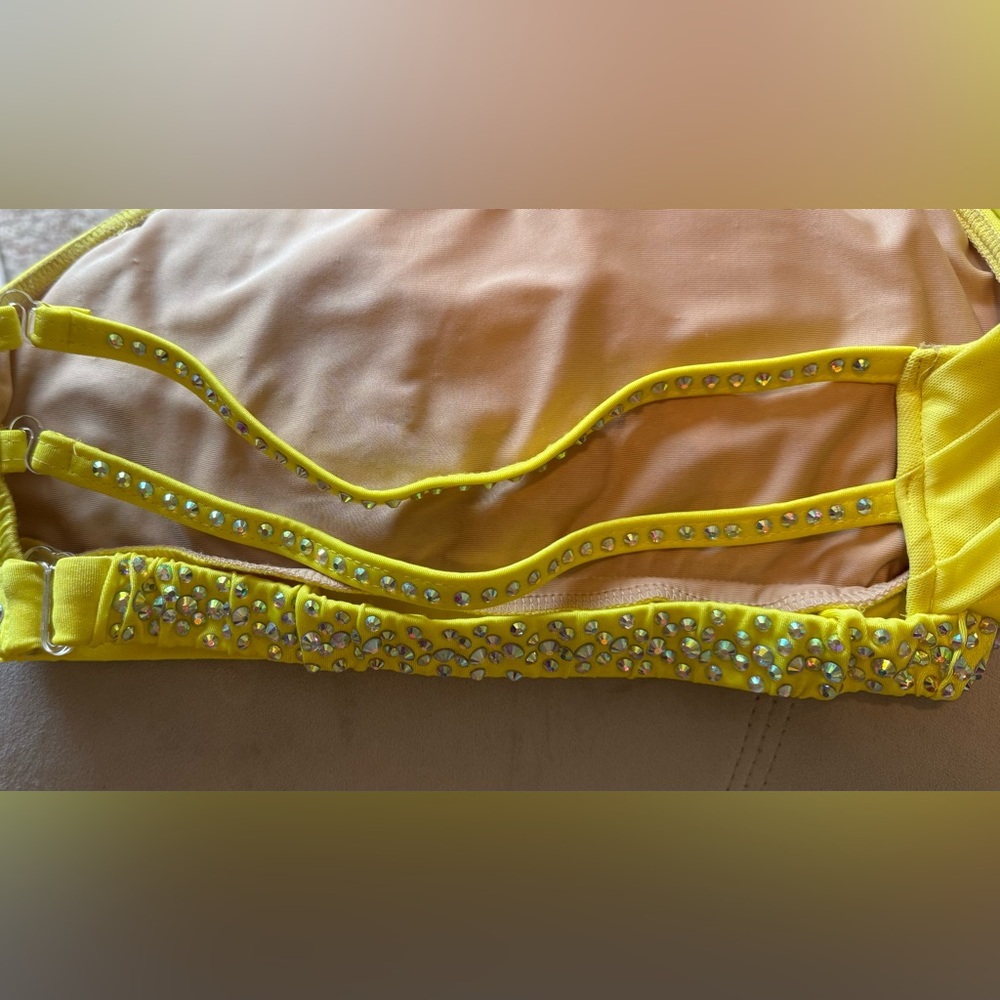 Glamour Dance 2 Piece Yellow Adult Medium Lyrical/Jazz Costume w Hair Piece - Picture 9 of 10